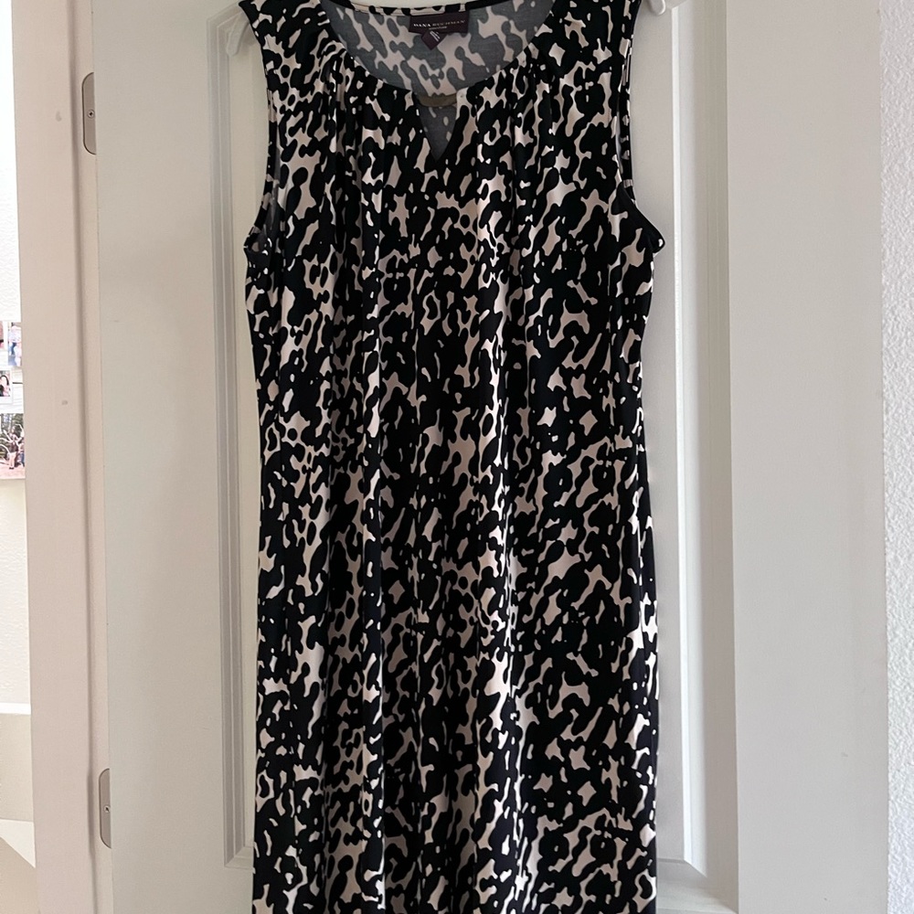 Cute women’s dress! Perfect for summer. Light, breathable material